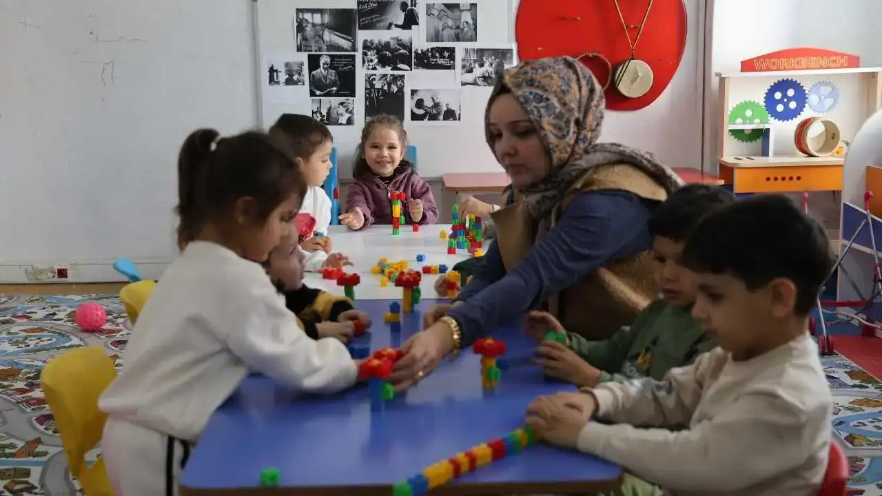 Adana’da Dikiş Makinesiyle İlk Kez Tanıştı: Şimdi Siparişlere Yetişemiyor! 3